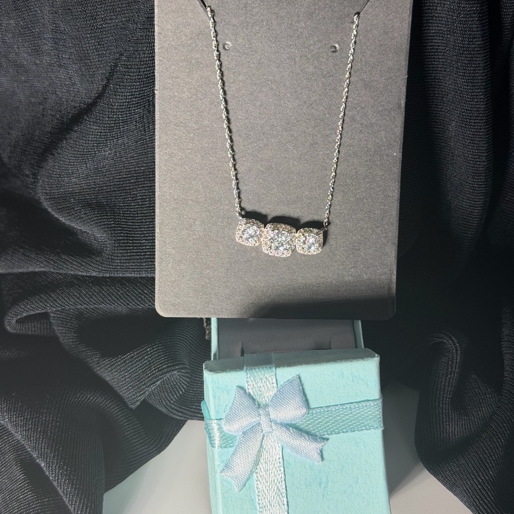 Elegant Silver Necklace with Sparkling Accents